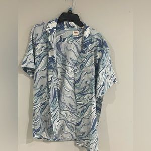 Levi’s blue marbled button up shirt